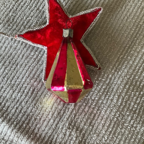 2 red & gold vintage glass ornaments - Picture 5 of 7